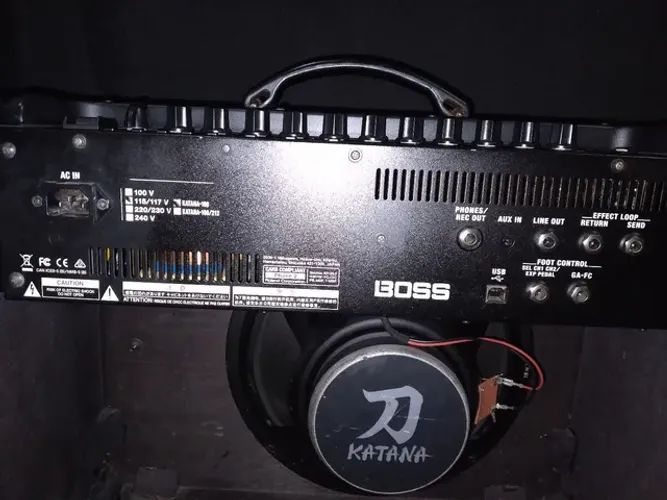 Amplificador Boss Katana 100 modelo 1