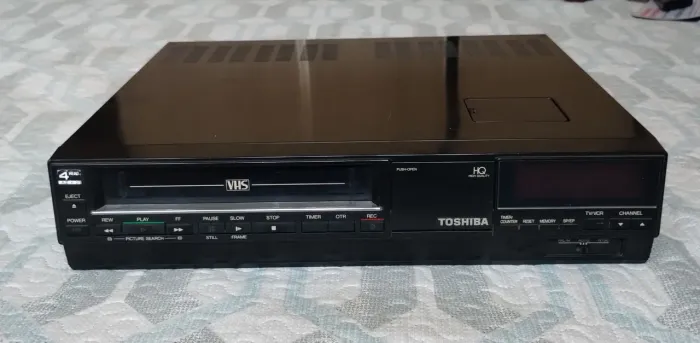 VIDEO CASSETE TOSHIBA COM 4 CABECAS