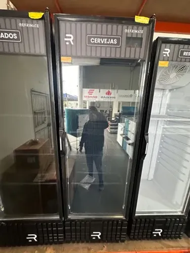 Cervejeira 1 porta de vidro 570L refrimate