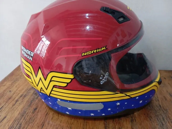 Capacete  Wonder Woman Norisk - Tamanho 56