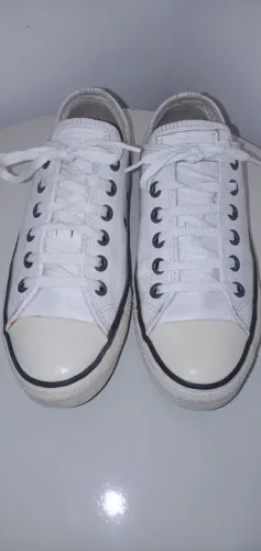 Tênis Converse All Star Branco( modelo: Chuck Taylor) em couro legítimo. Tam.37. Usado.