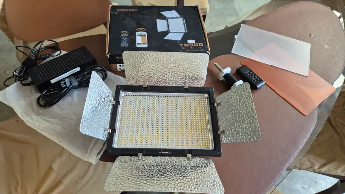 Iluminador Led Yongnuo YN 900 com Fonte