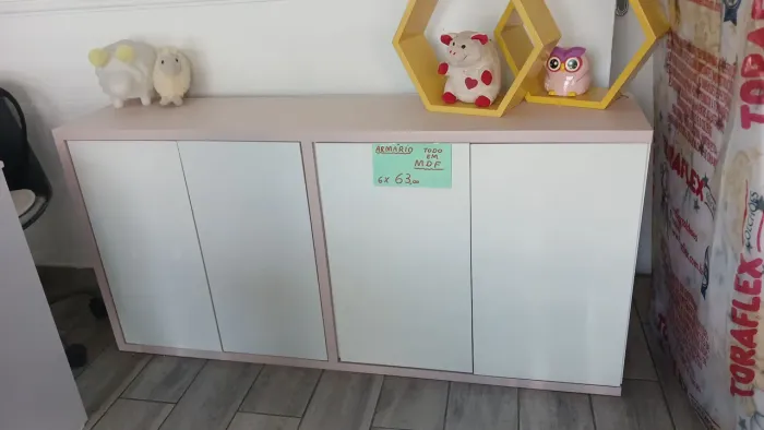 Armario 4portas, com prateleiras todo em MDF