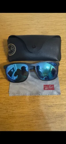 Oculos Ray Ban com lentes polarizadas. 
