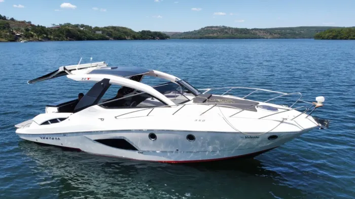 Lancha Ventura 350 HT 2017