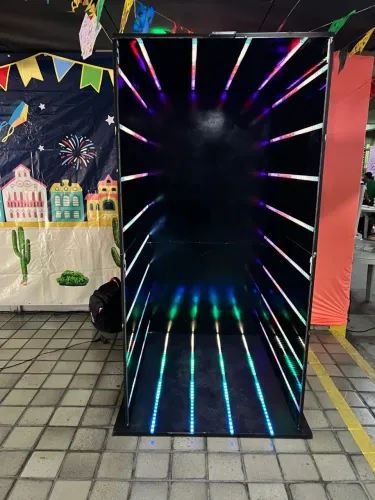 Túnel Infinito com Luzes LED