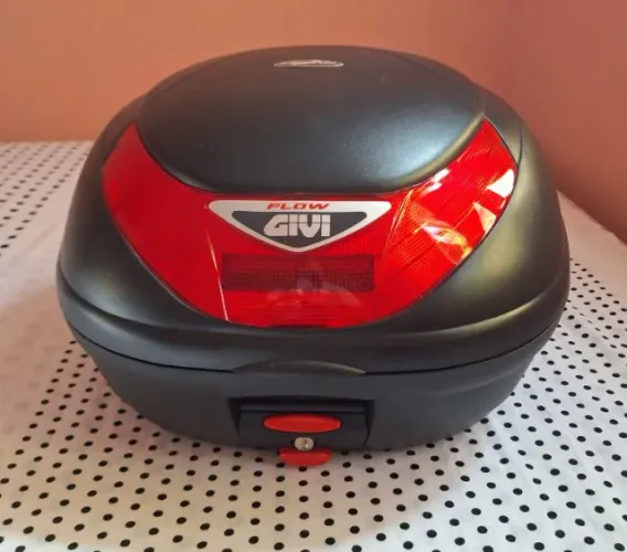 Baú GIVI 35 L Com Suporte & Chaves