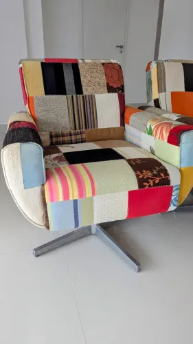 02 Poltronas giratórias confortáveis em Patchwork