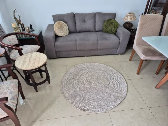 Tapete artesanal em fio grosso, feito a mão! 
