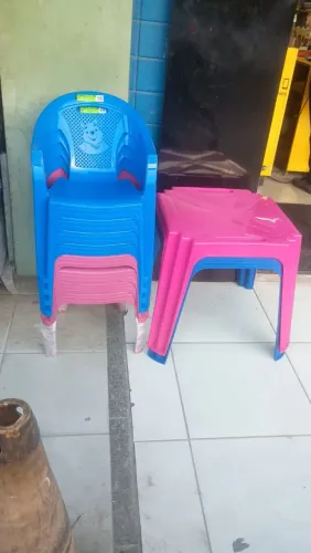 Conjunto de Cadeiras e Mesinha Infantil