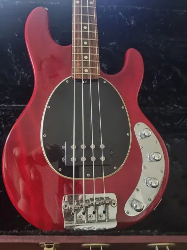 Baixo Music Man Stingray Edição de aniversário 30 anos