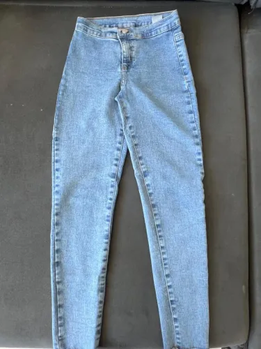 Calças jeans preta e azul