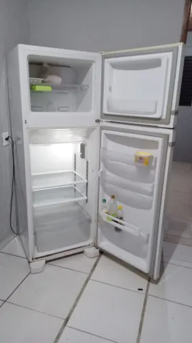 Vendo com urgência geladeira 950,00
