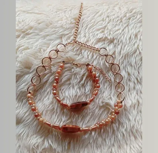 Conjunto colar e pulseira rosé