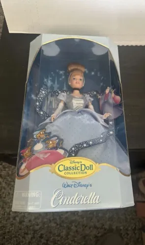 BONECA BARBIE CINDERELA DISNEY STORE ANTIGA ITEM DE COLECIONADOR VALOR SÓ POR 1 SEMANA