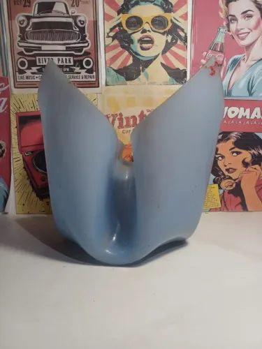 Vaso com design diferente feito em plástico duro