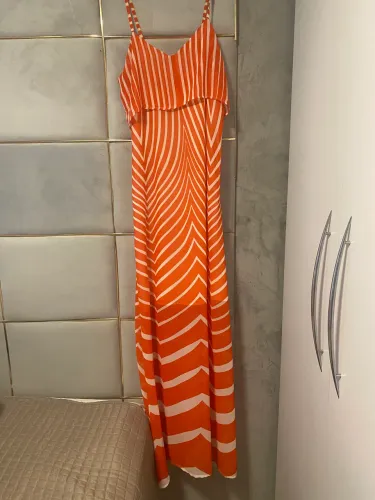 Vestido vermelho e branco longo 