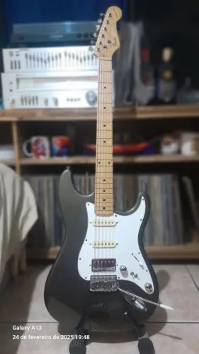 Guitarra Elétrica Stratocaster Fender " Troco ".