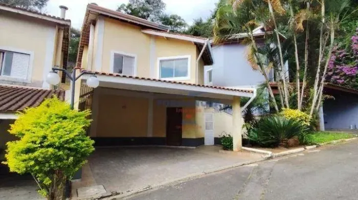 Casa com 3 quartos à venda em condomínio fechado, na Granja Viana.