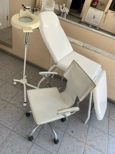 Maca dobrável + cadeira escritório + luminária 