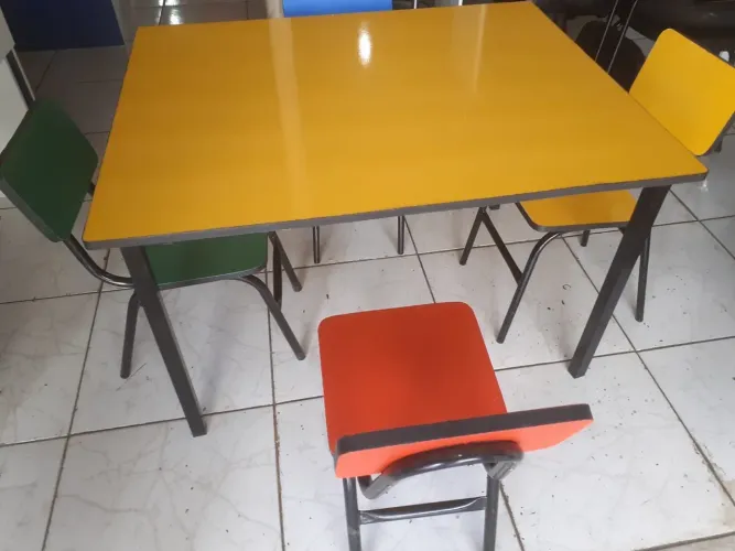 kit infantil mesa com 4 cadeiras - entrego 