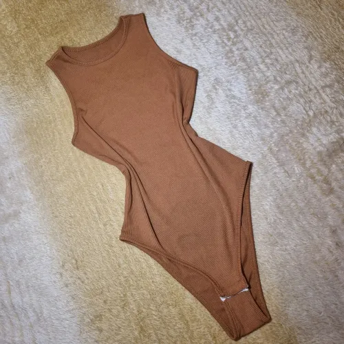 body caramelo canelado shein