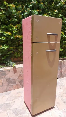 Móveis para casinha de boneca. 80,00 cada.