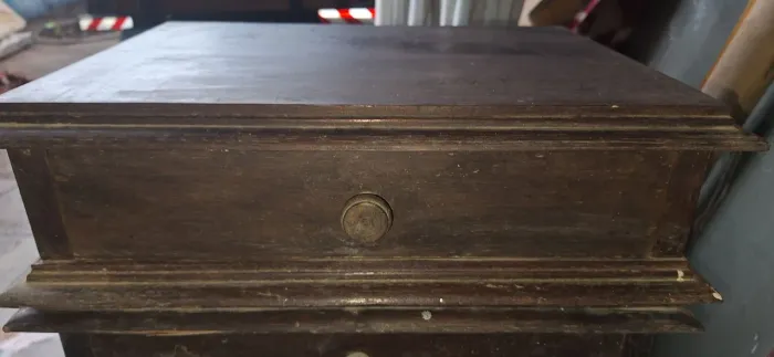 Mesa de cabeceira Gaveteiro em Madeira Antigo 