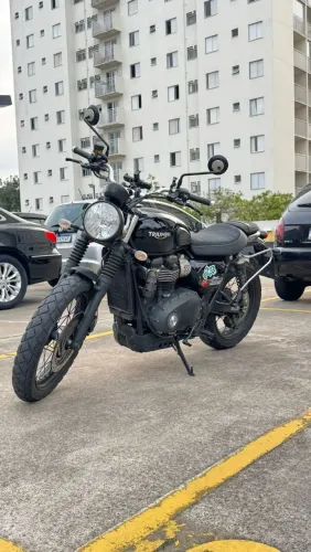 Triumph street scrambrer ...