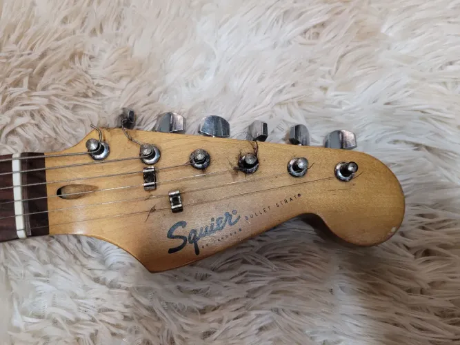 Guitarra Squier Bullet Stratocaster