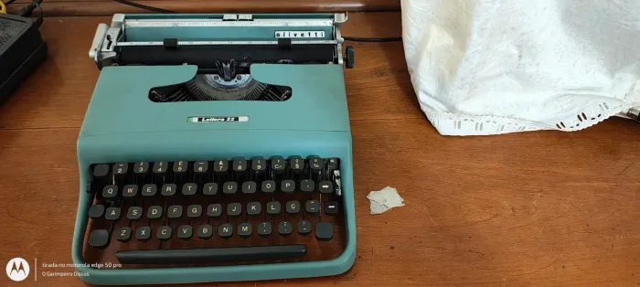 Máquina de escrever Olivetti Lettera 22 (anos 50)