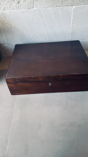 CAIXA DE MADEIRA PARA PRESENTES OU EXPOSIÇÃO 