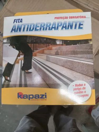 Fita Antiderrapante para Escadas - Segurança e Prevenção de Acidentes