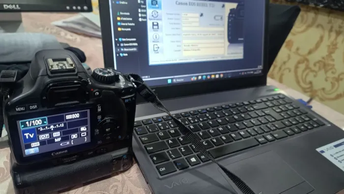 Canon T2i corpo excelente 