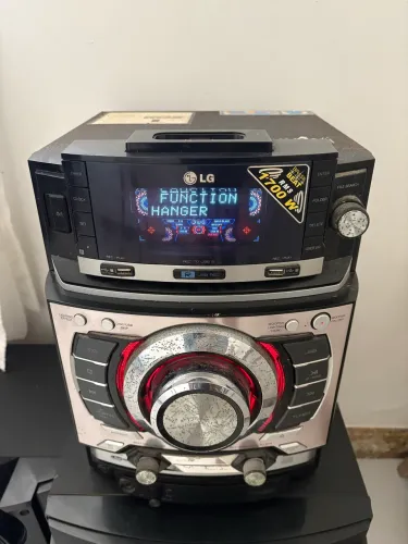 Som LG 1700 RMS.