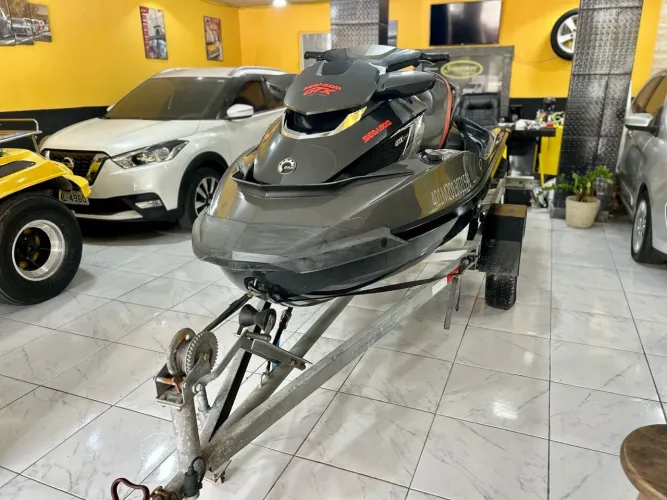 Jet ski