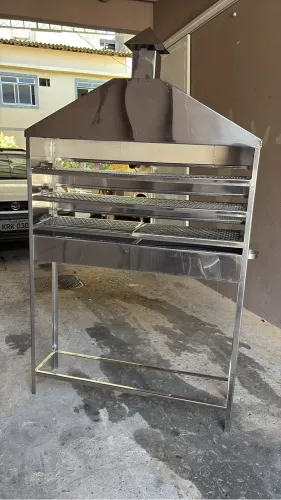 Churrasqueira de espetinho com coifa 