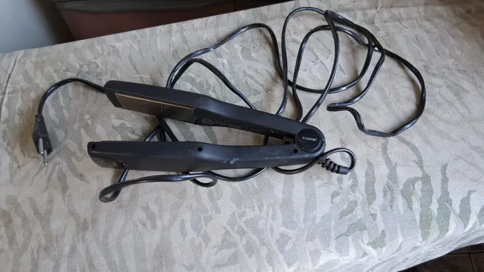 Vendo prancha de cabelo.