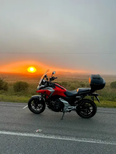 NC 750x toda equipada e impecável, pronta para sua próxima aventura, 3 mil em acessórios 