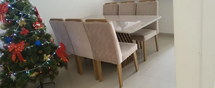 Jogo de Mesa e 6 cadeiras 