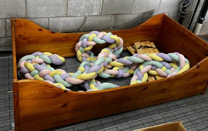 Cama de criança bem conservada 