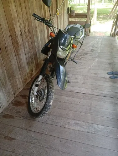 Vendo ou troco por uma mais nova de preferência Lander ou Bros dou volta 