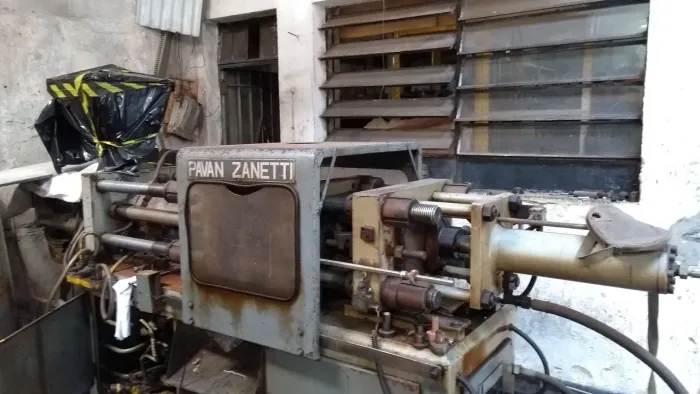 Injetoras de plástico marca Pavan Zanetti