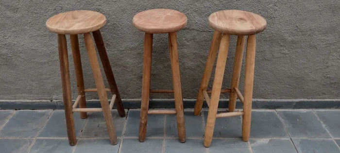 Cada Banqueta Madeira 70cm Tenho 3 Pouco uso Bom Estado