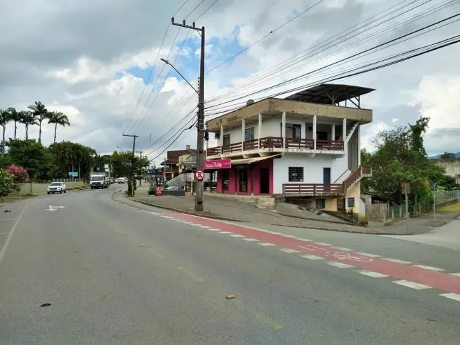 Imóvel comercial, localização central em Timbó/SC. Estuda negociações
