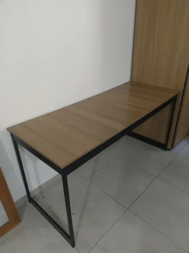 Escrivaninha só 3 meses de uso
