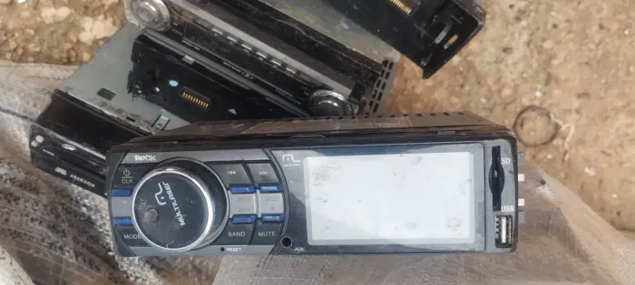 Rádio toca fitas retirada de peças