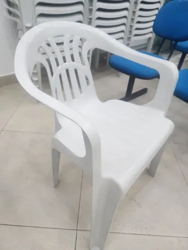 Cadeiras de Plástico com Braços