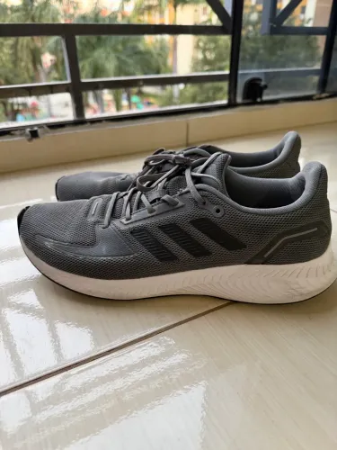 Tênis Adidas