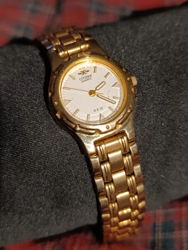 Relógio CITIZEN Quartz Dourado Funcionando